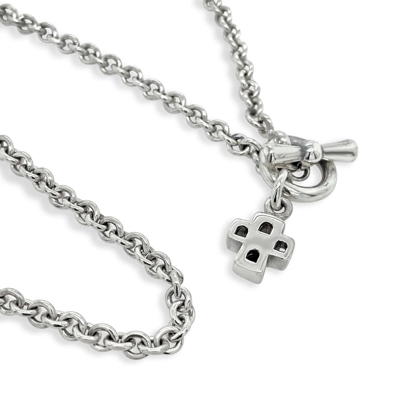 products/silver_cross_necklace_ecea1a93-6621-4d1d-bb3d-c966acf5baed.jpg