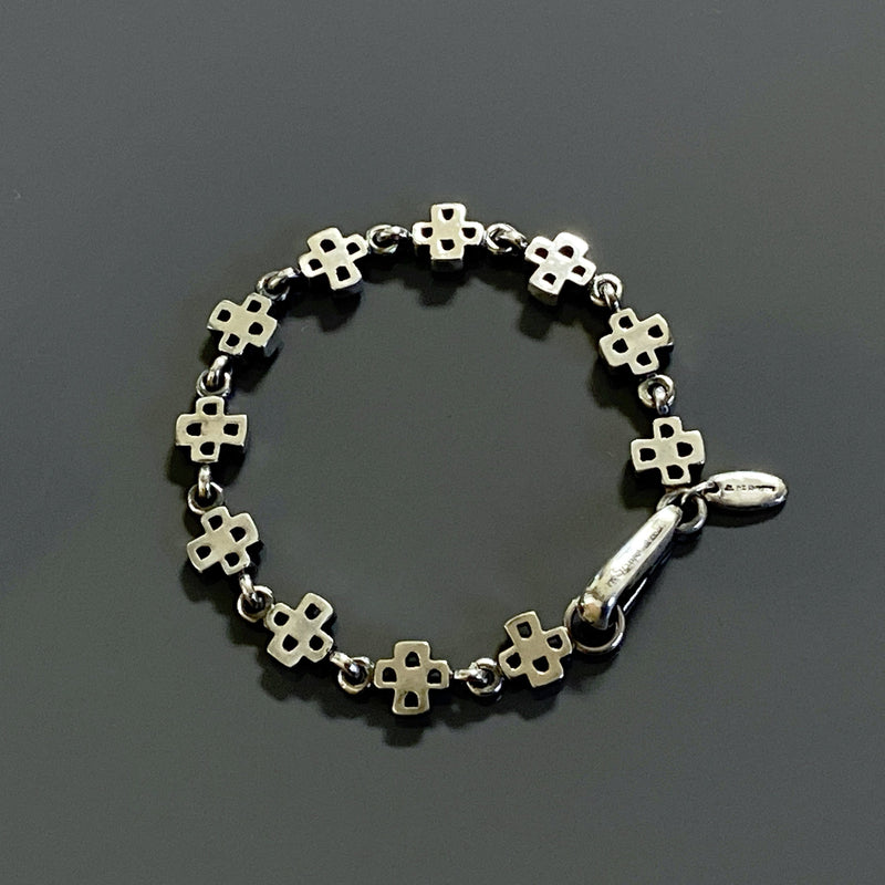 products/bracelet_with_crosses_silver.jpg