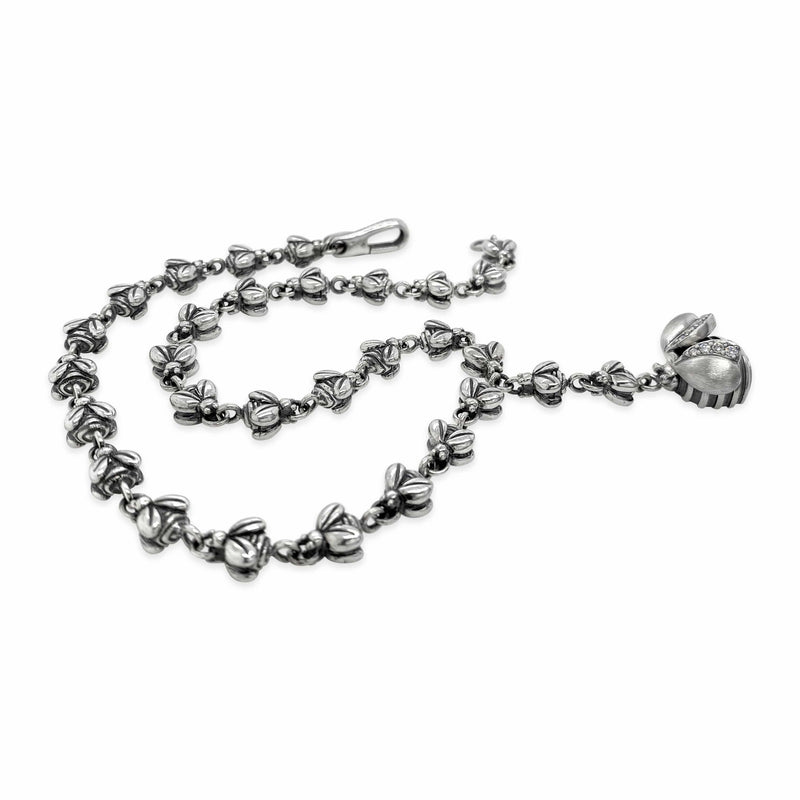 products/silver_bee_necklace.jpg
